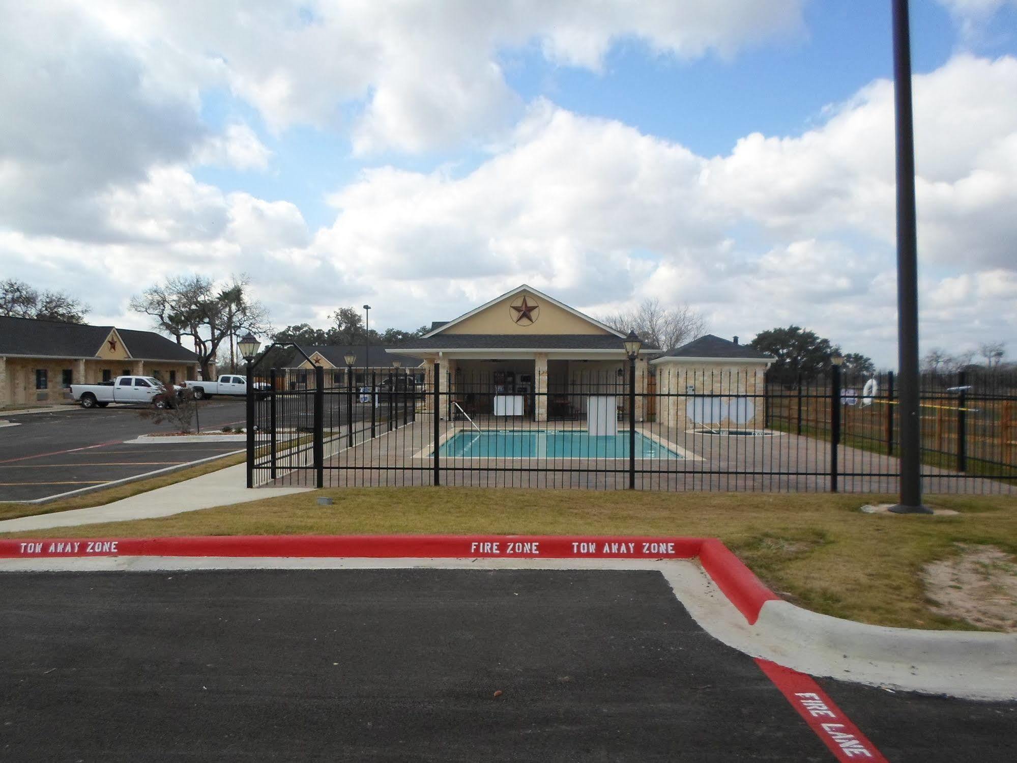 Hotel Texas Cuero Extérieur photo